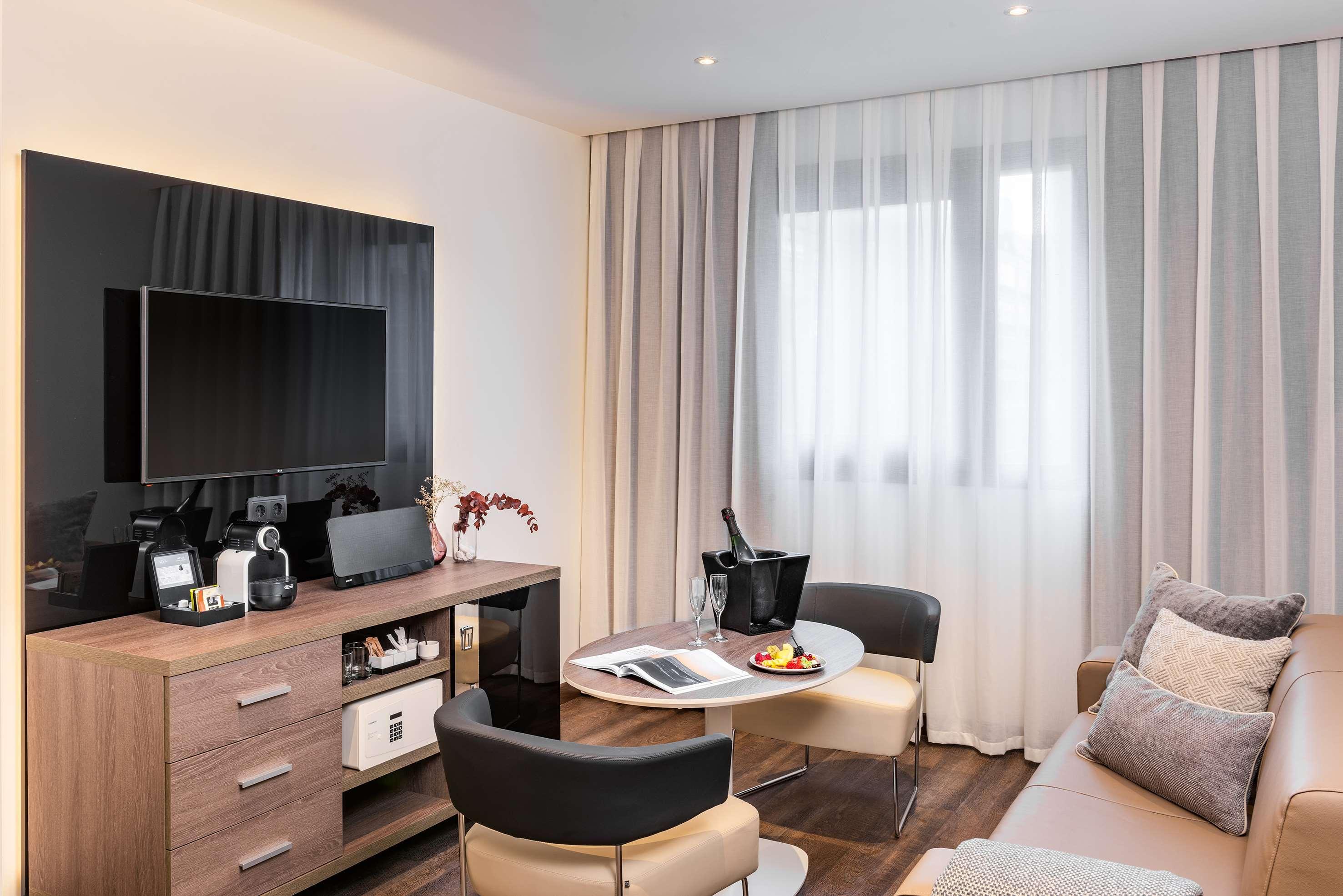 Melia Madrid Serrano Exterior photo